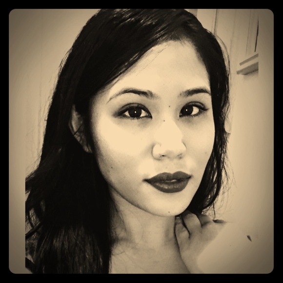 Meet your Posher, Stephanie🌹 - Picture 3 of 4